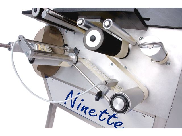 Ninette AUTO halbautomatische Etikettiermaschine für zylindrische Produkte  jetzt beraten lassen und vom Profi kaufen