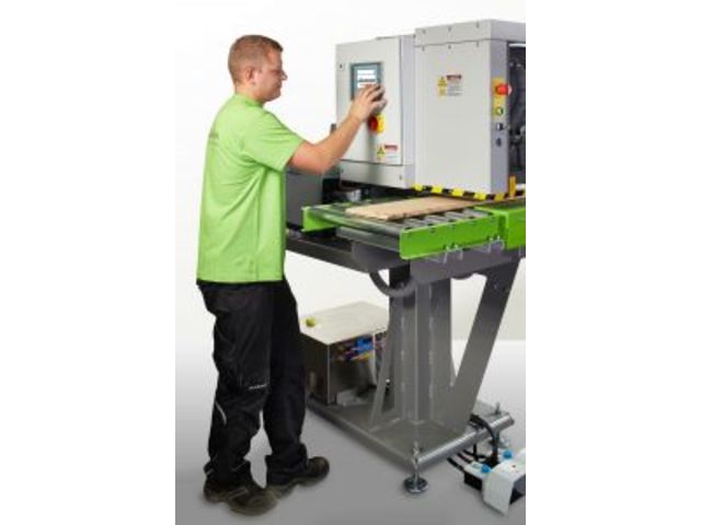 Halbautomatische Reparatur von Schadstellen in Holzoberflächen : TRC-M Easy 