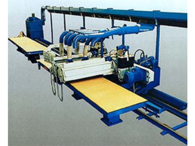 Flat polishing machines with moving